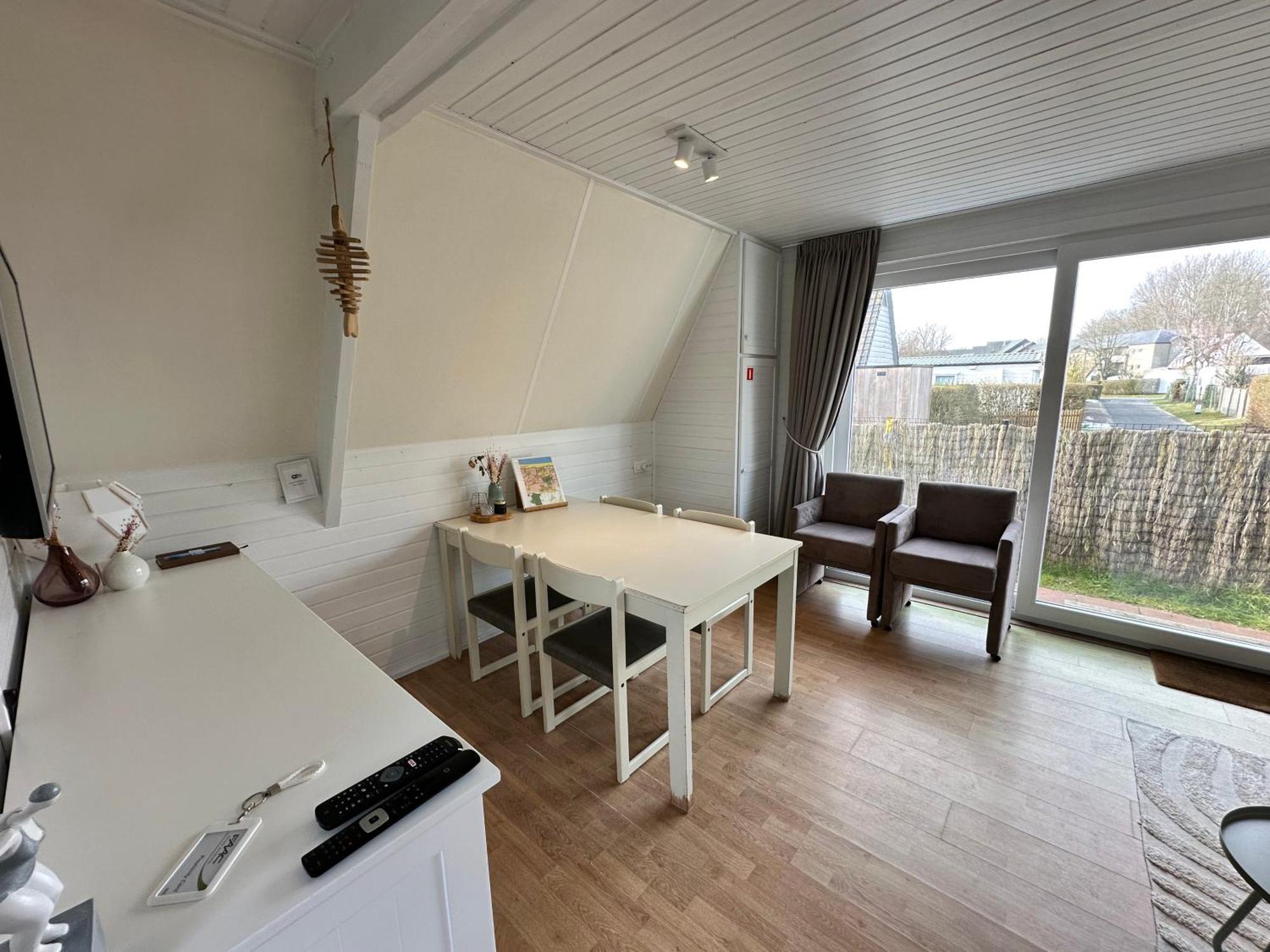 Gezellige Chalet In Nieuwpoort - Opkuis Inbegrepen In De Prijs Oostduinkerke Εξωτερικό φωτογραφία